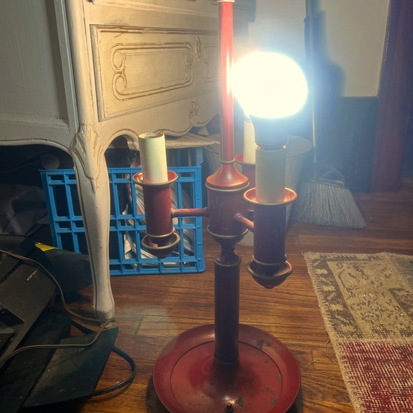 Bouillotte Lamp 3- Light French Style Gilt Bronze Acanthus Leaf  Red Tole - Picture 2 of 9